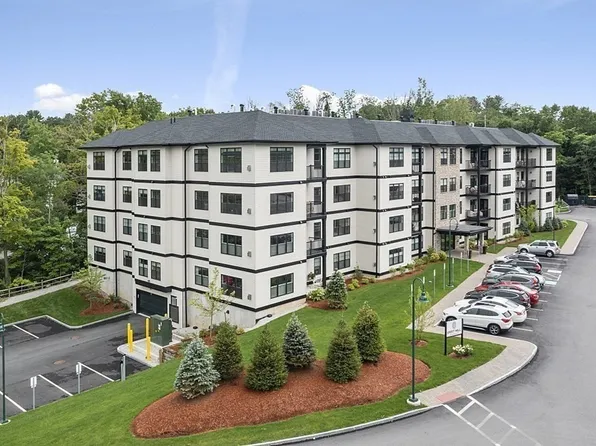 11 Cushing Pl Unit 106, Chelmsford, MA 01824