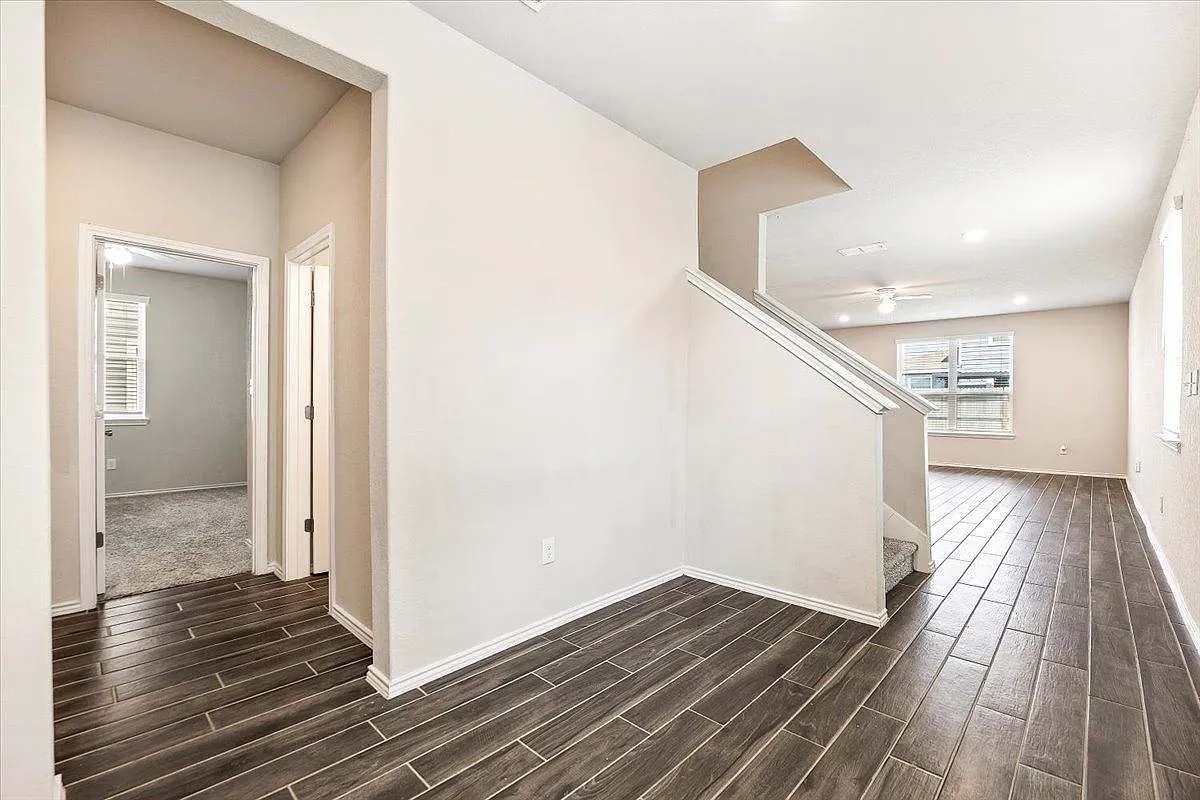4 bed, 3.0 bath, 2394 sqft, $1,850 — Photo 4
