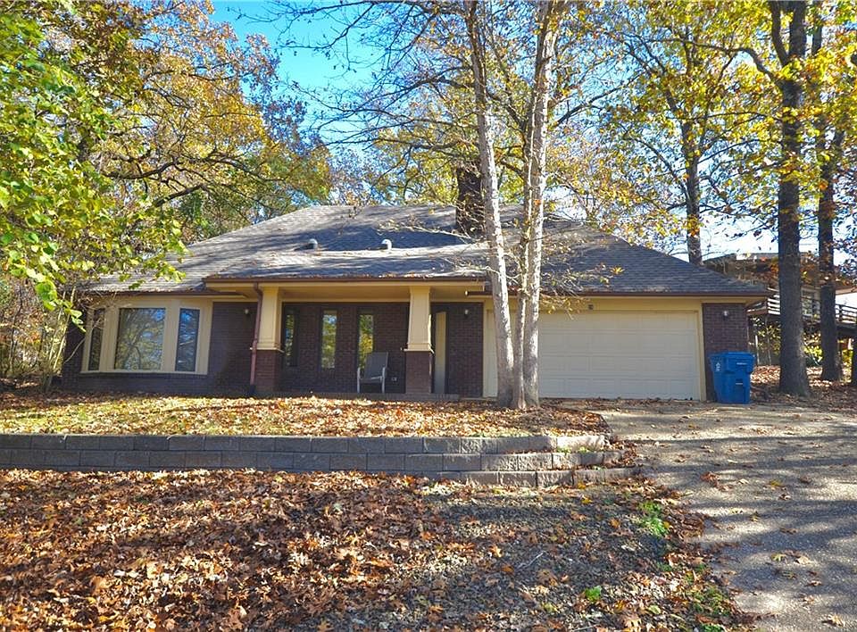 1st image of 10 Tamworth Cir