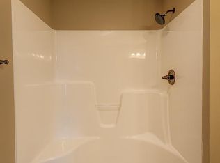 424 Lezlie Dr, Peosta, IA 52068
