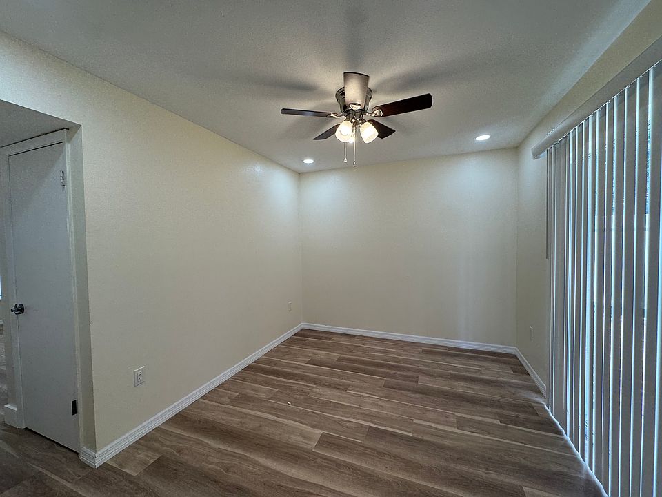 dining room off from the kitchen