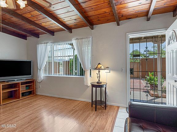 5th image of 2861 N Swan Rd
