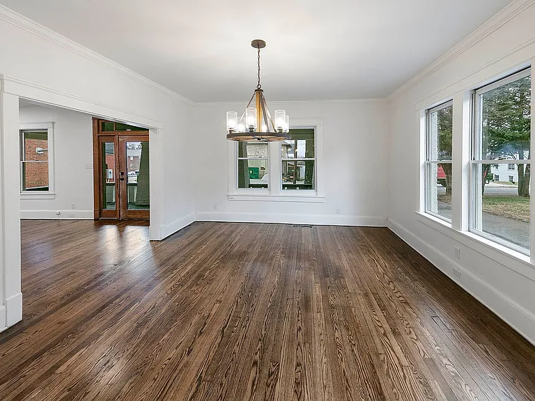 104 E Glenwood Ave — Photo 14