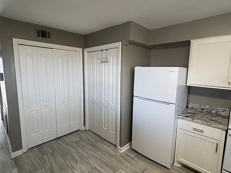 1027 Windrose Dr — Photo 5