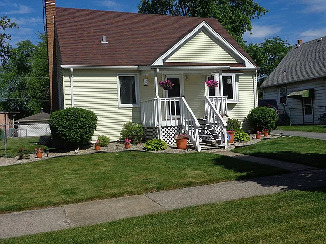 17651 Roy St photo 1