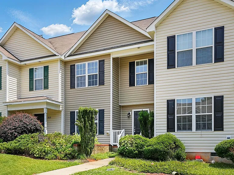 401 Whitehall Ct — Photo 3