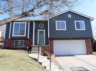 401 Charleston Dr, Papillion, NE 68133
