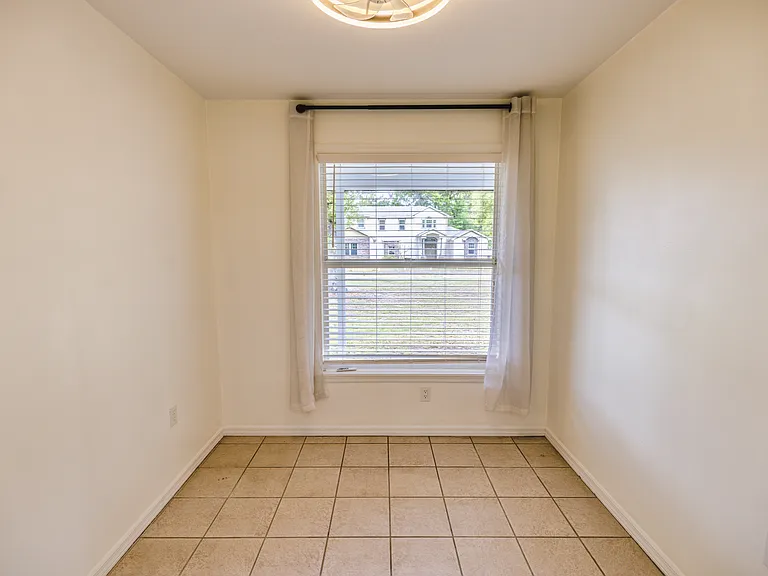 2119 Shady Oaks Dr — Photo 16