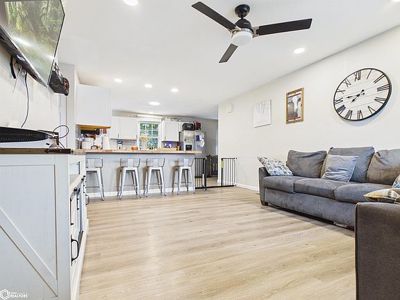 4th image of 45 Pleasant Ln