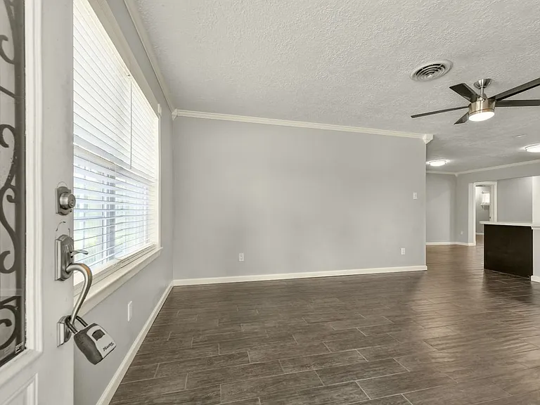 1125 Grace St — Photo 4