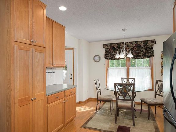 4th image of 42 Glenfield Dr