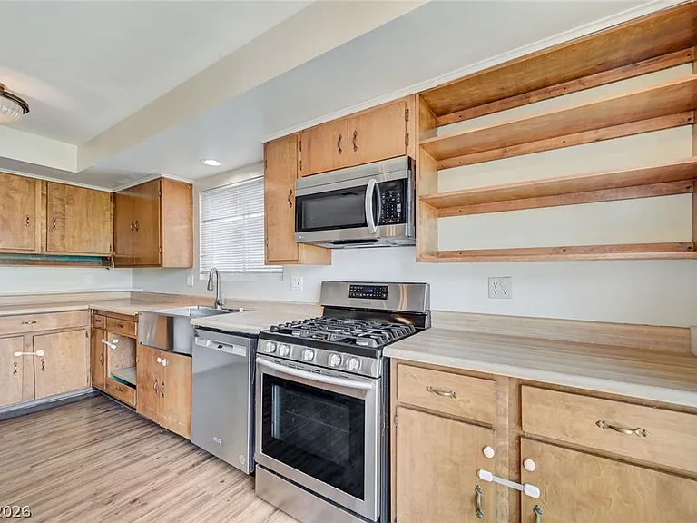 3917 W Oakey Blvd — Photo 10