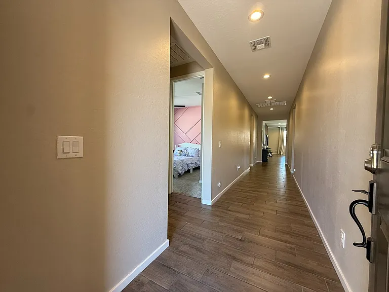 11037 W Hadley St — Photo 3