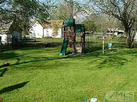 4th image of 504 N Live Oak Ave