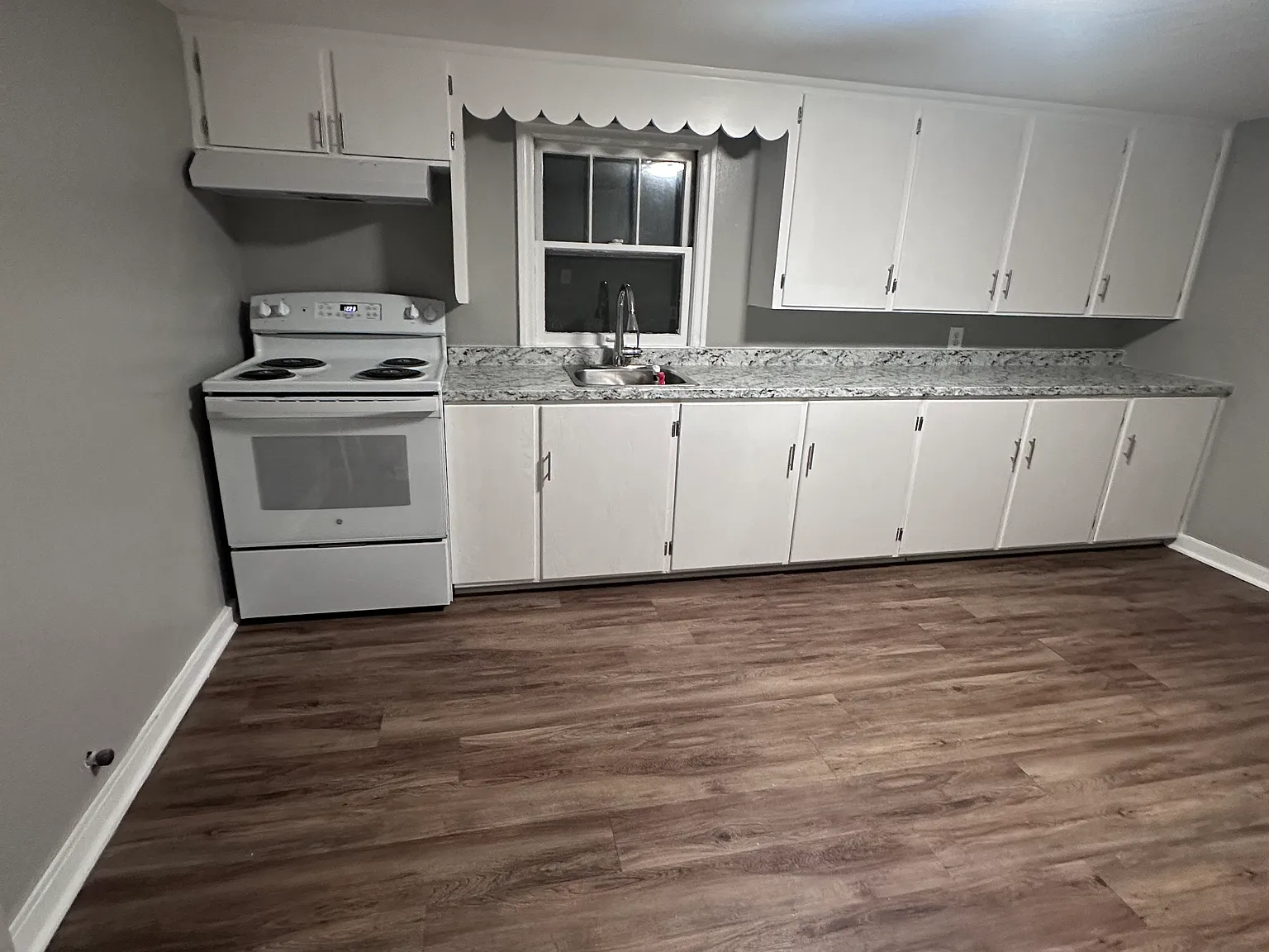3 bed, $1,300 — Photo 3