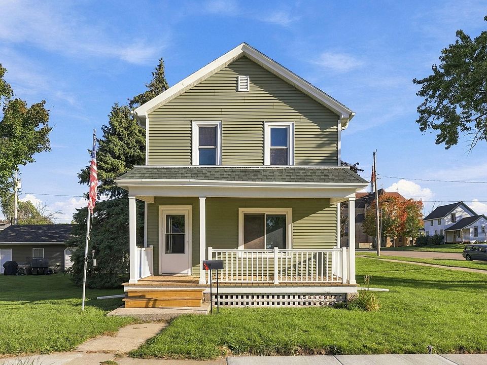 1st image of 202 W 9th St