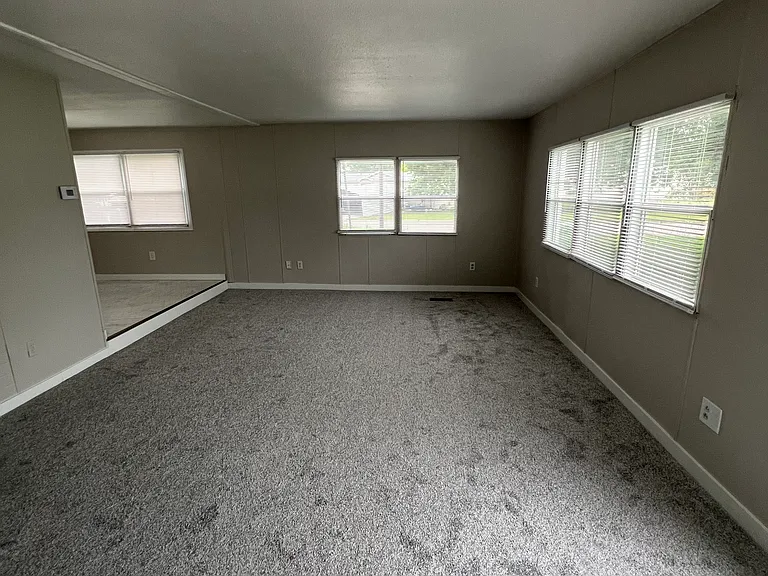 113 Speer Dr — Photo 4
