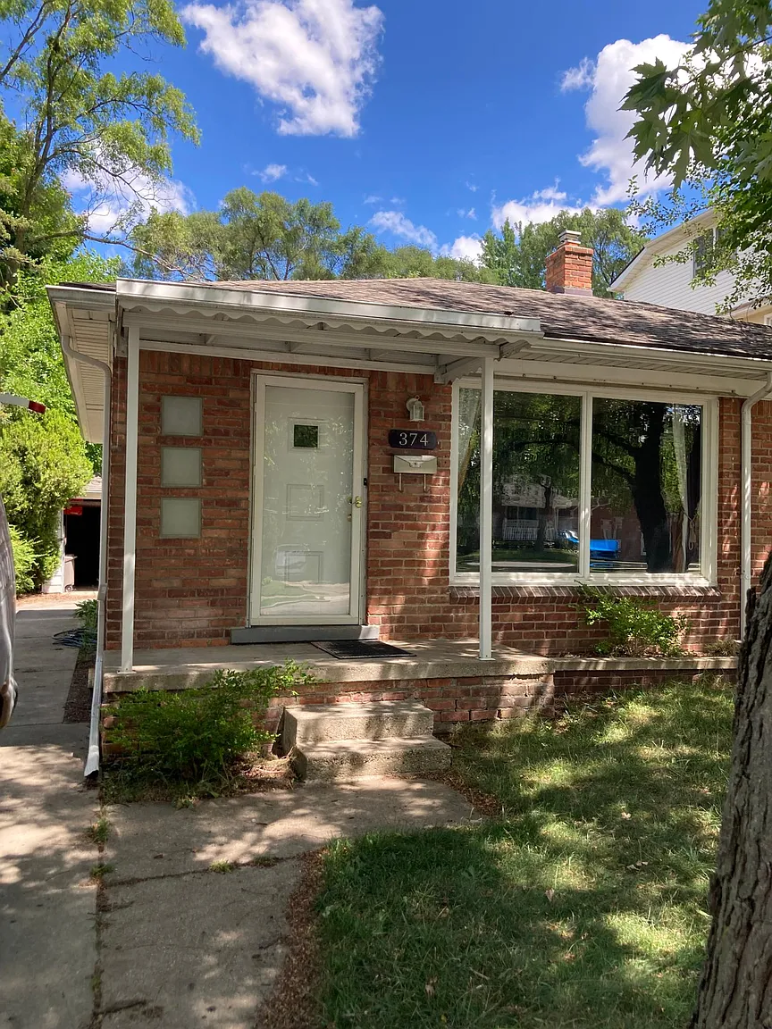 374 W Marshall St photo 1