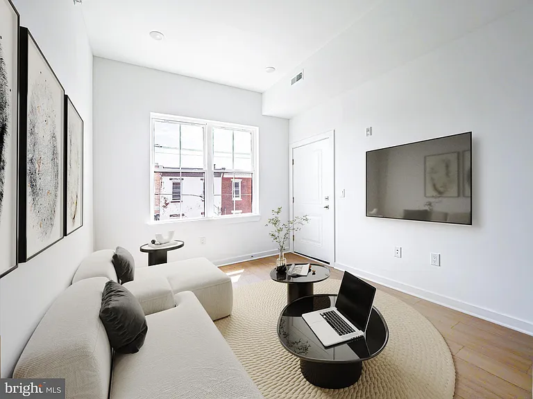 2403-2407 W Thompson St #6 — Photo 1