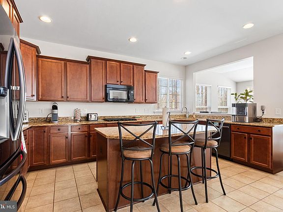 3rd image of 220 Donovan Ln