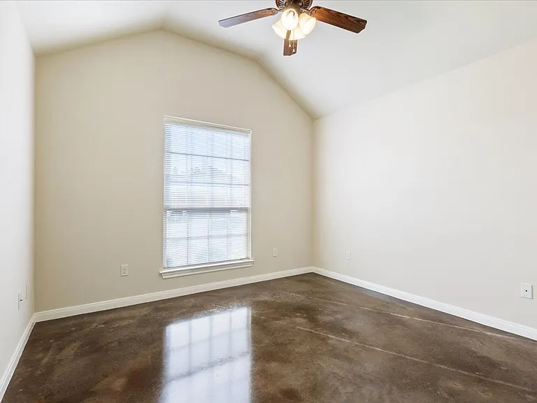 621 Monticello Cir — Photo 23