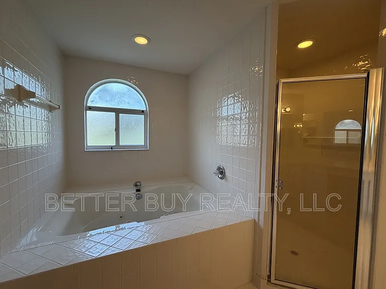 81 Boston Ln — Photo 31
