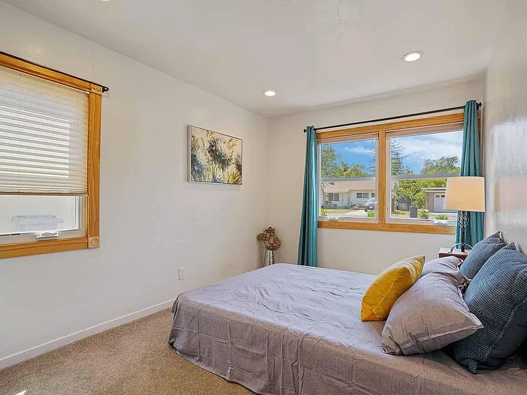 832 Eureka Ave — Photo 15
