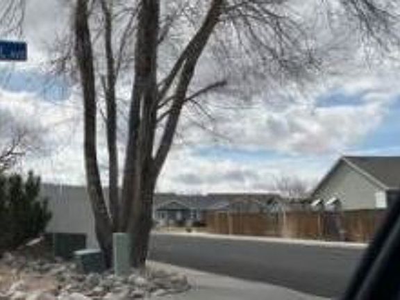 Exterior Neighborhood (street photo)