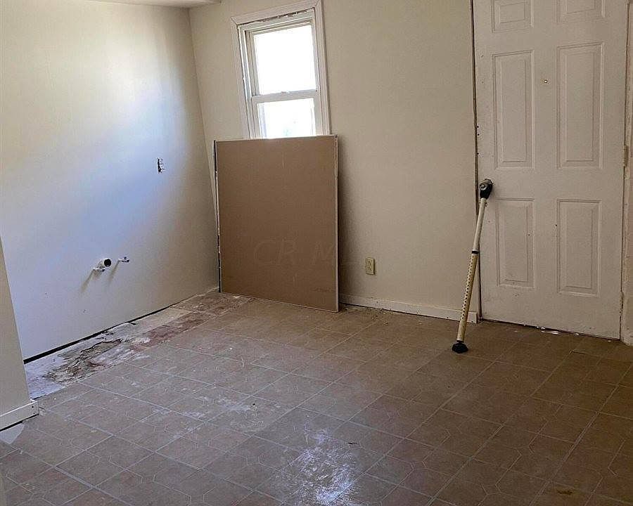 2nd image of 881 E 13th Ave