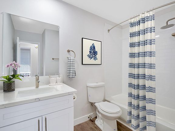 3rd image of 1945 S Garth Ave APT 10