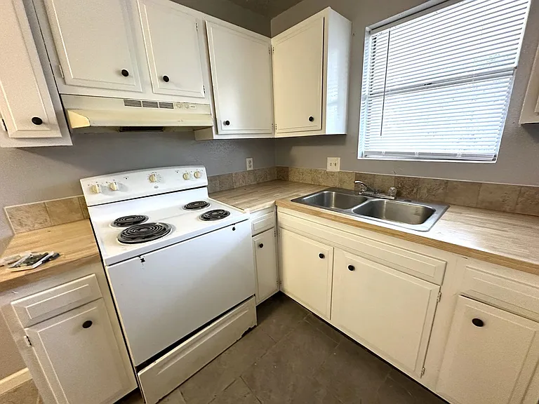 Manya Point Apartments — Photo 16