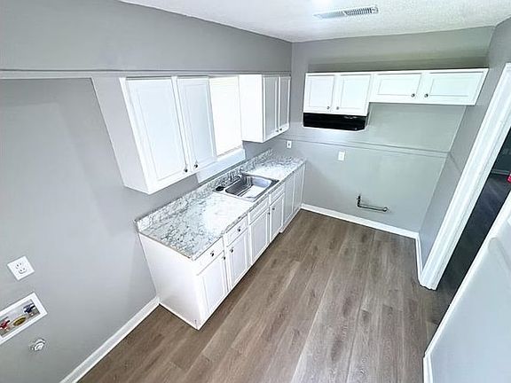 4th image of 1748 Benning St