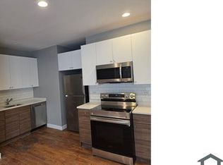 4520 S Drexel Blvd #902, Chicago, IL 60653
