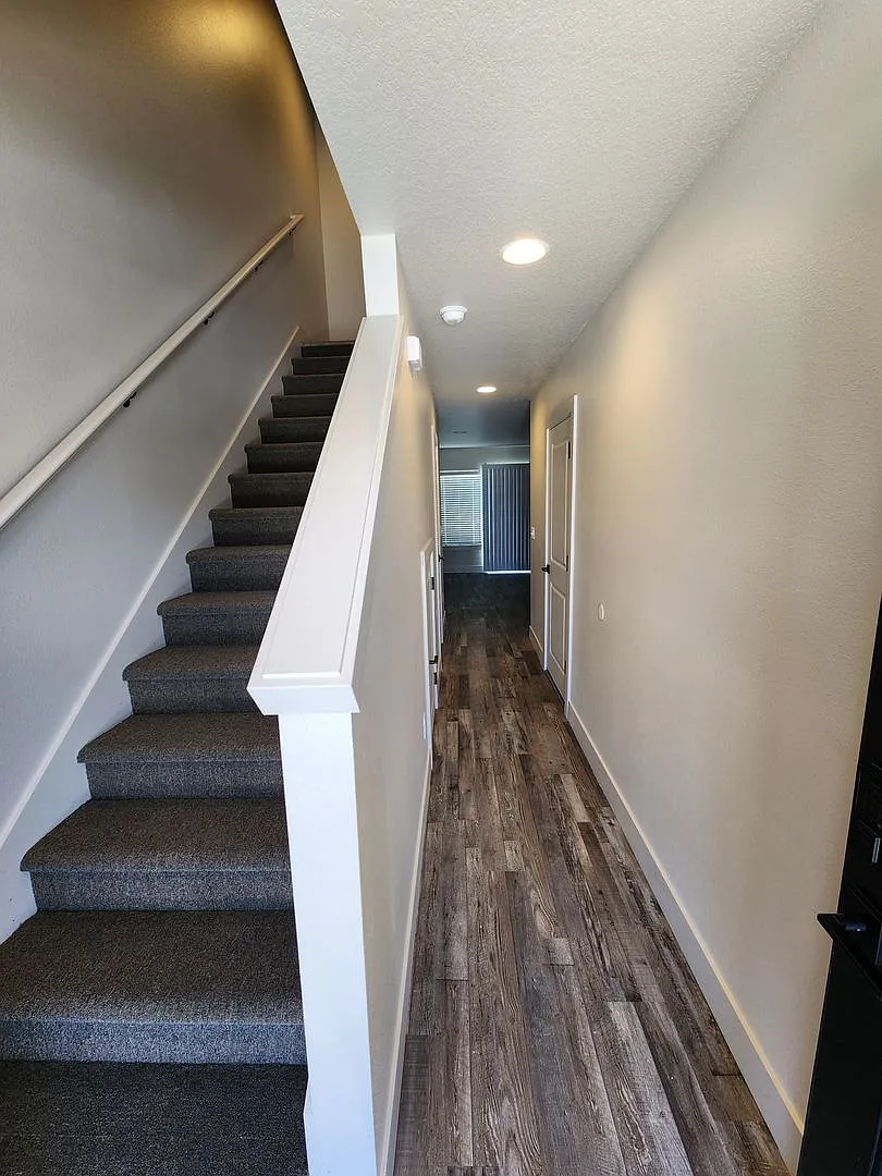 2 Bedroom 2.5 Bath in Winlock — Photo 3