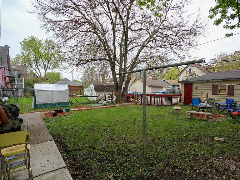1602 Madison St NE — Photo 31