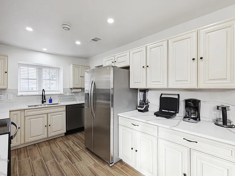 1044 Briarwood Ln — Photo 16