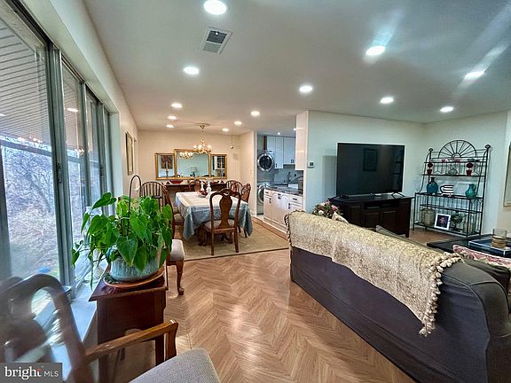 3rd image of 18624 Walkers Choice Rd APT 6