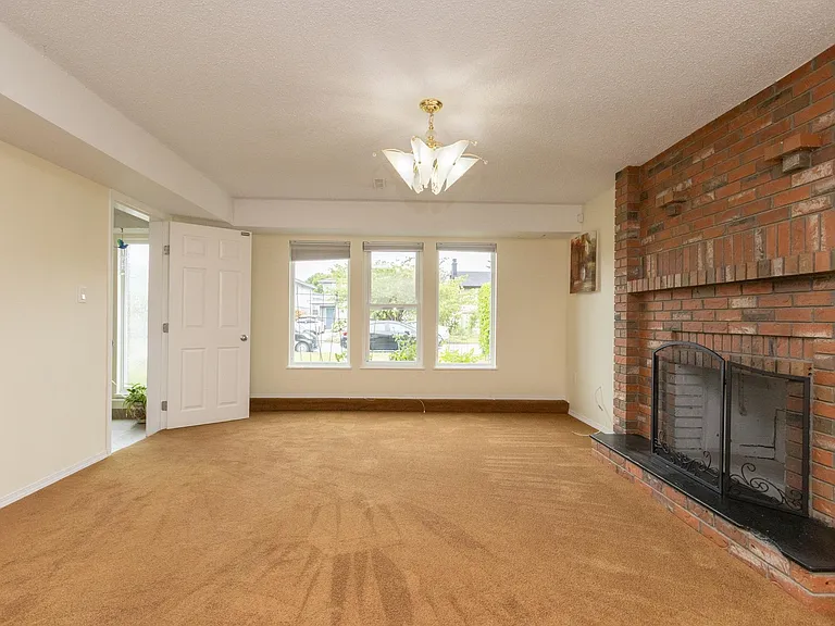 10620 Seaham Cres — Photo 33