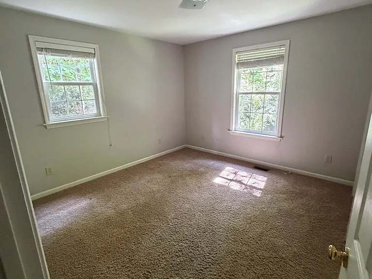 172 Mount Royal Dr — Photo 13