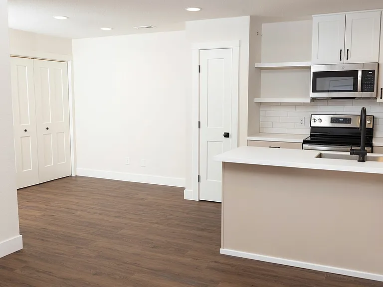 Highland Park Apartments — Photo 16