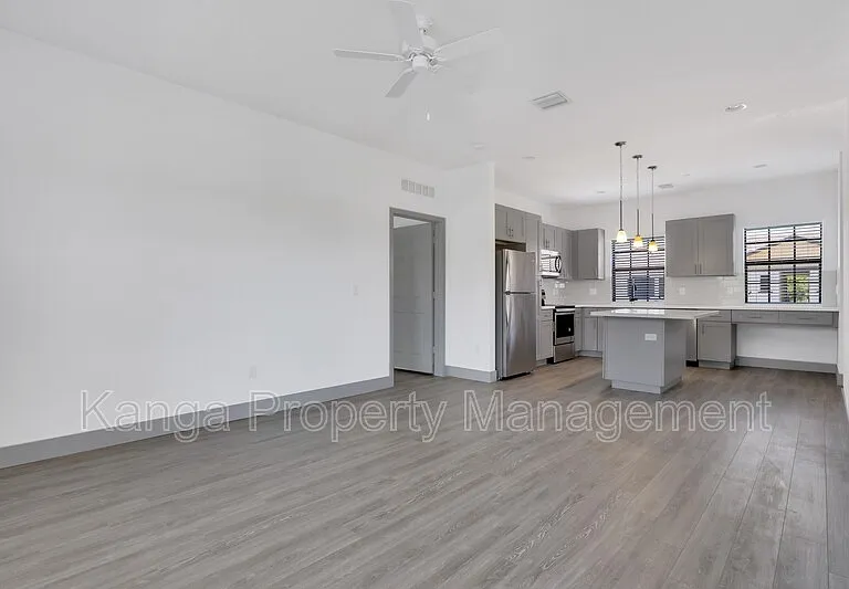 630 NE 14th Ct #205 — Photo 5