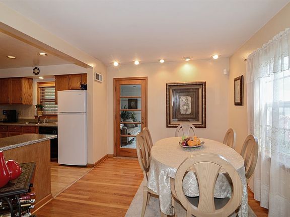 5th image of 3963 N Nordica Ave