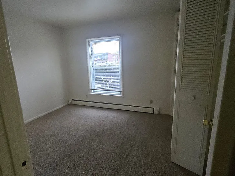 Mulford Park Apartments — Photo 27