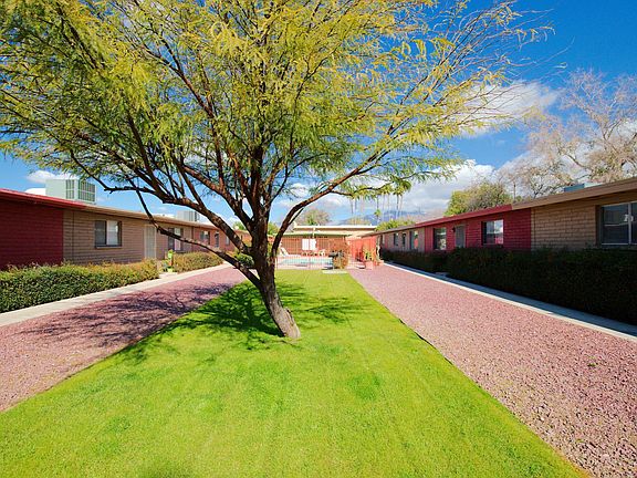 2nd image of 3039 E Blacklidge Dr