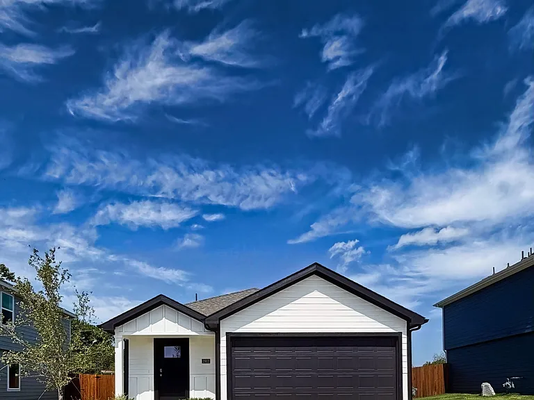 2912 Serenity Ln — Photo 1