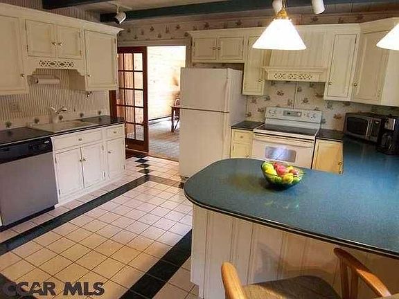 4th image of 137 Hillview Ave