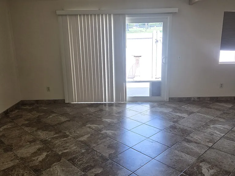 2150 Catalpa Ct — Photo 10