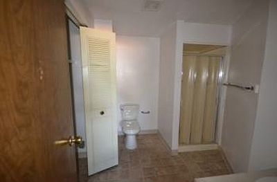 5th image of 518 W Oak St