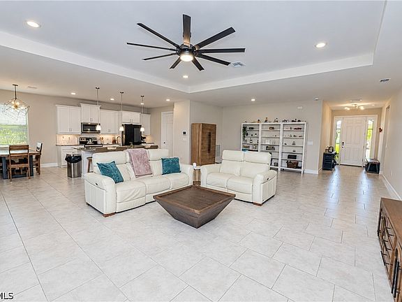 4th image of 113 SW 33rd Pl