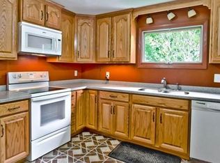 34 Cedar St, Hopkinton, MA 01748